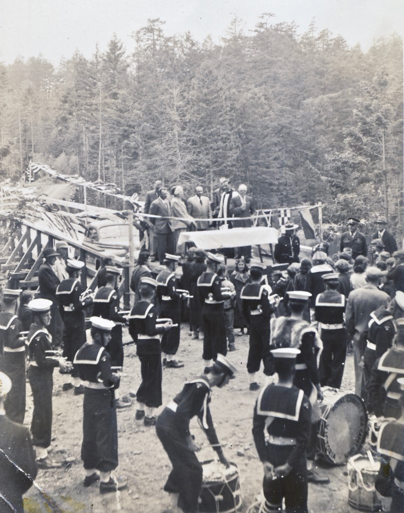 Canal Bridge Opens
