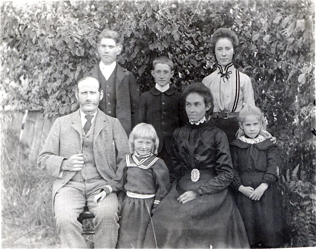Menzies Family 1901 copy